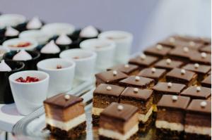 Description

Composition :


	Boule Pistache Mosa&iuml;que (x7)
	Mignardise Pistache Pignon (x7)
	Mignardise Pistache (x8)
	Machmoum Pistache Pignon